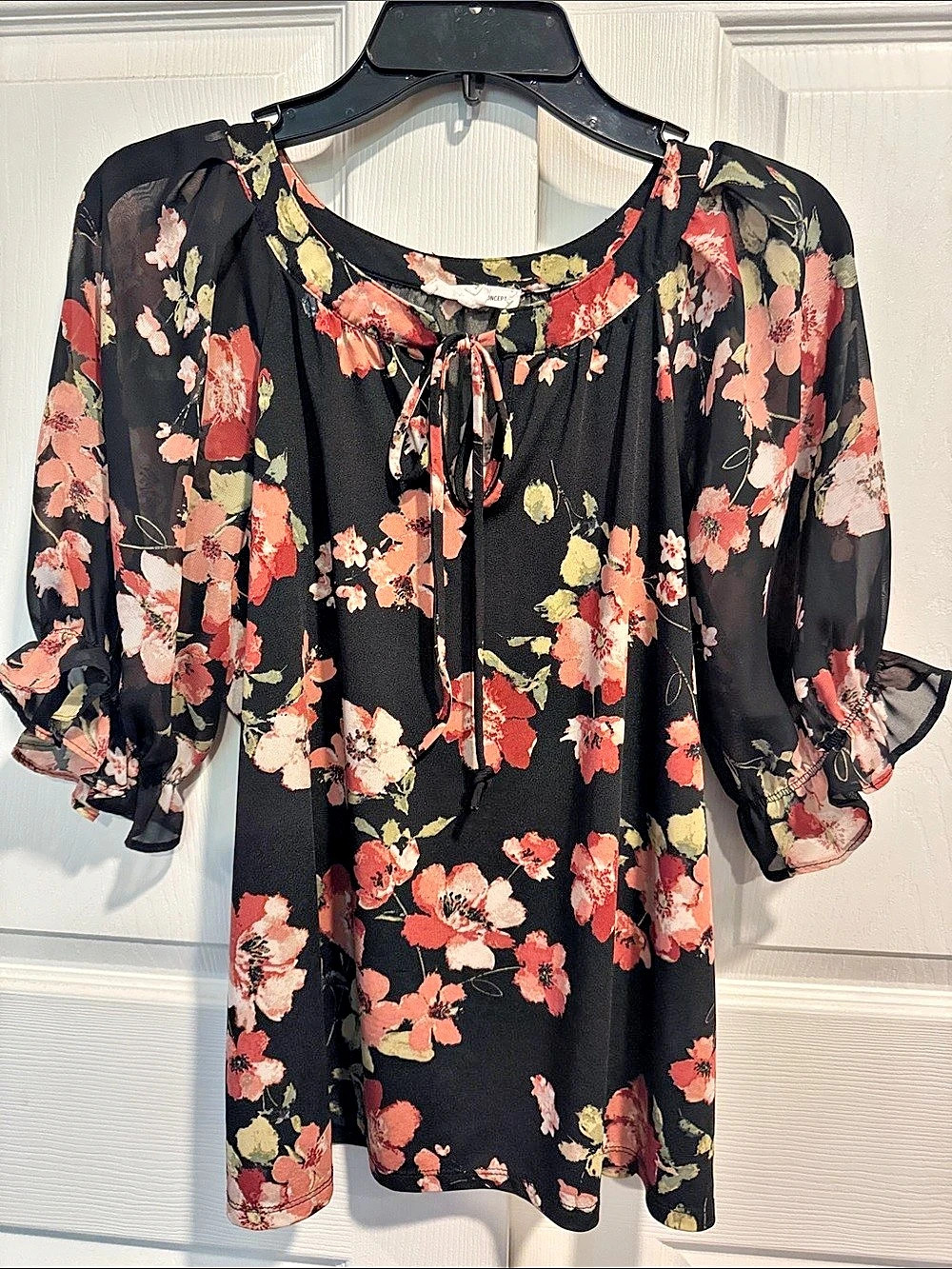Perception Concept Floral Blouse in Black & Pink Size Large Like New